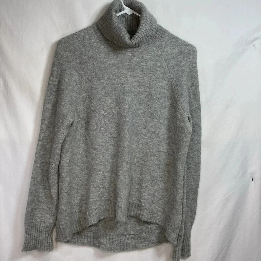 J Crew Gray Turtleneck High/Low Hem Wool/Alpaca Blend Sweater, Size Small.